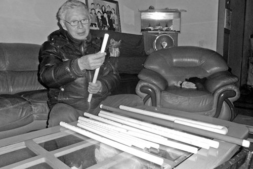 一根笛子横起竖起都可以吹 70岁老人发明横竖转换笛正申请专利，他说有了想法就动手